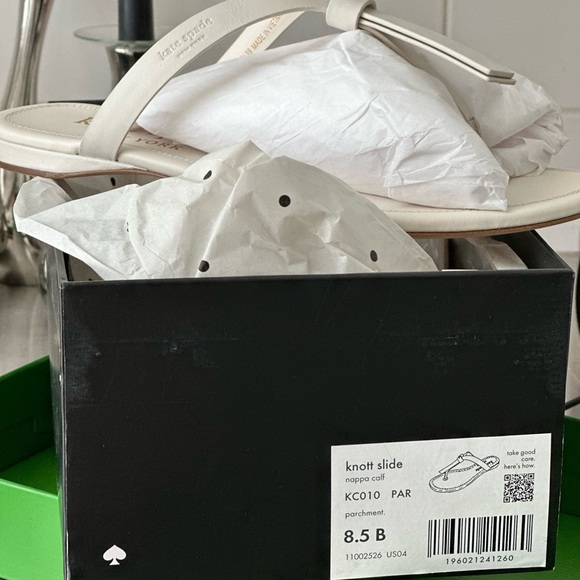 Kate Spade NWT and box KNOTT slide in parchment - Picture 2 of 6